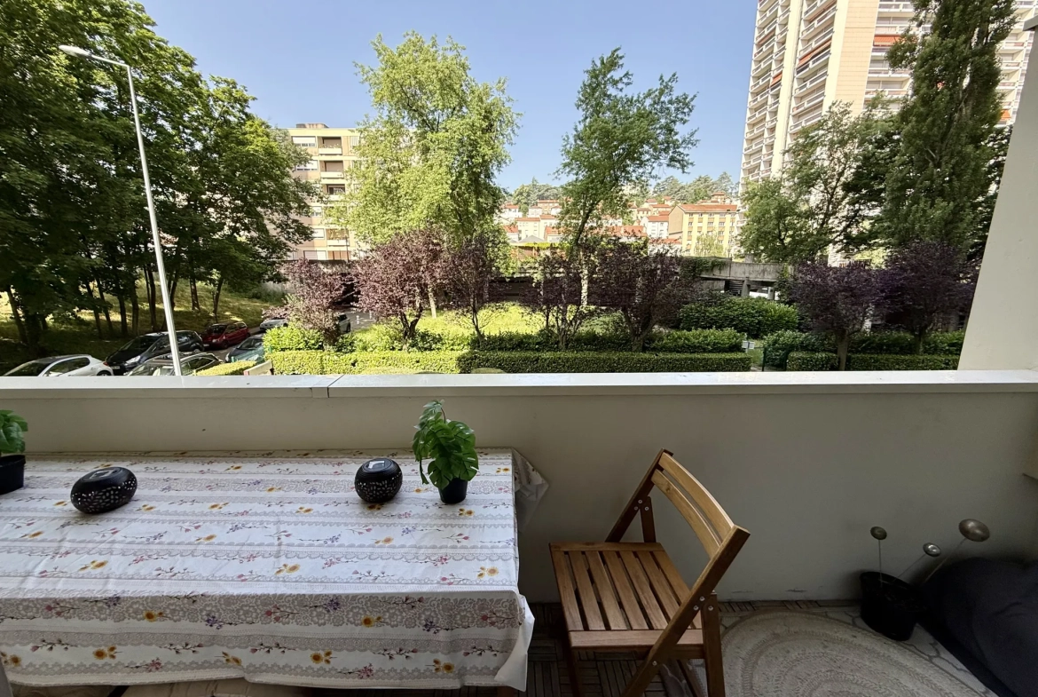 Appartement F5 lumineux avec 4 balcons à Saint-Étienne Bergson 