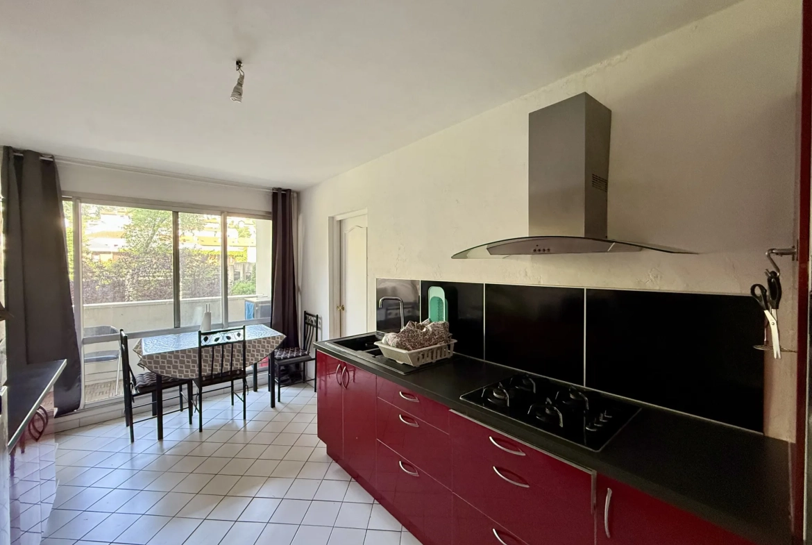 Appartement F5 lumineux avec 4 balcons à Saint-Étienne Bergson 