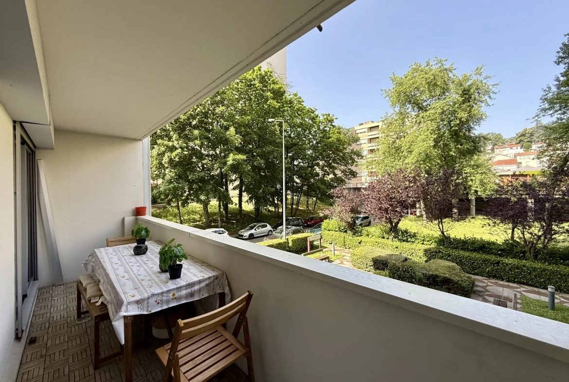 Appartement F5 lumineux avec 4 balcons à Saint-Étienne Bergson 
