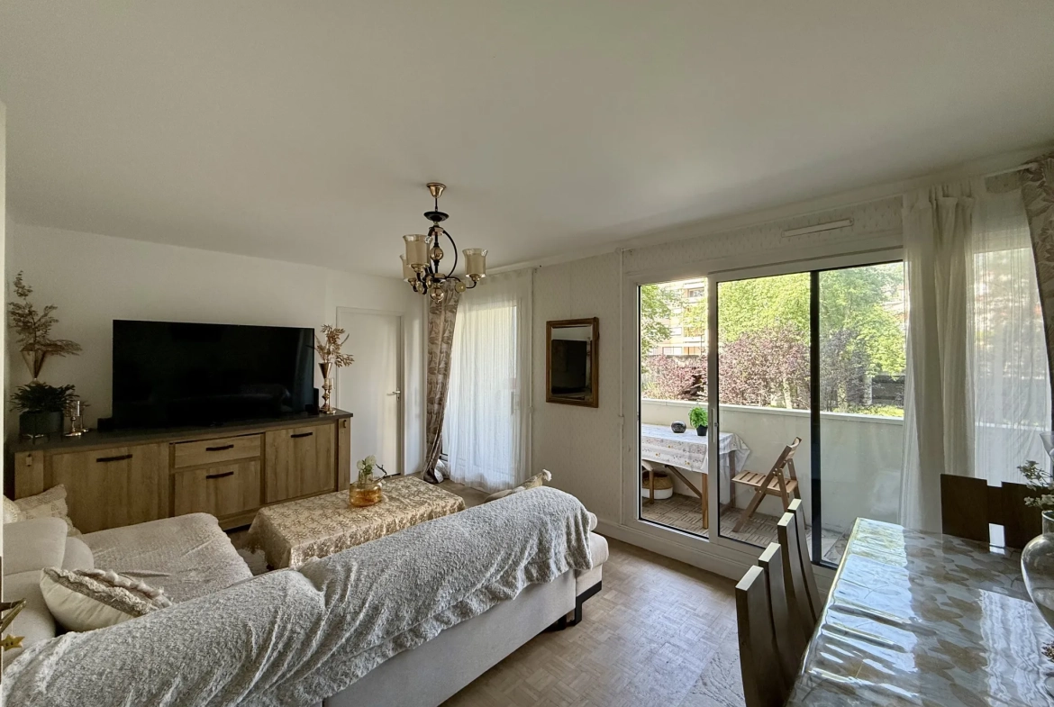 Appartement F5 lumineux avec 4 balcons à Saint-Étienne Bergson 