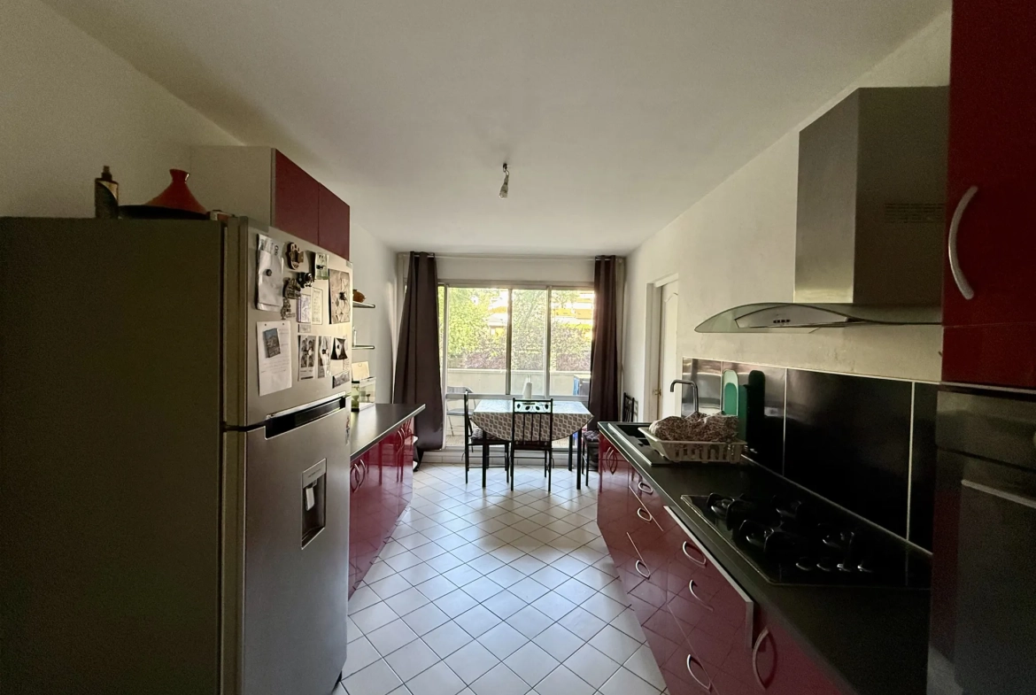 Appartement F5 lumineux avec 4 balcons à Saint-Étienne Bergson 