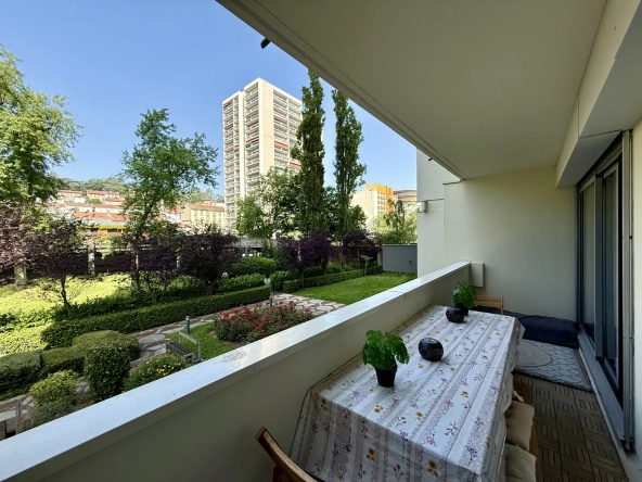 Appartement F5 lumineux avec 4 balcons à Saint-Étienne Bergson