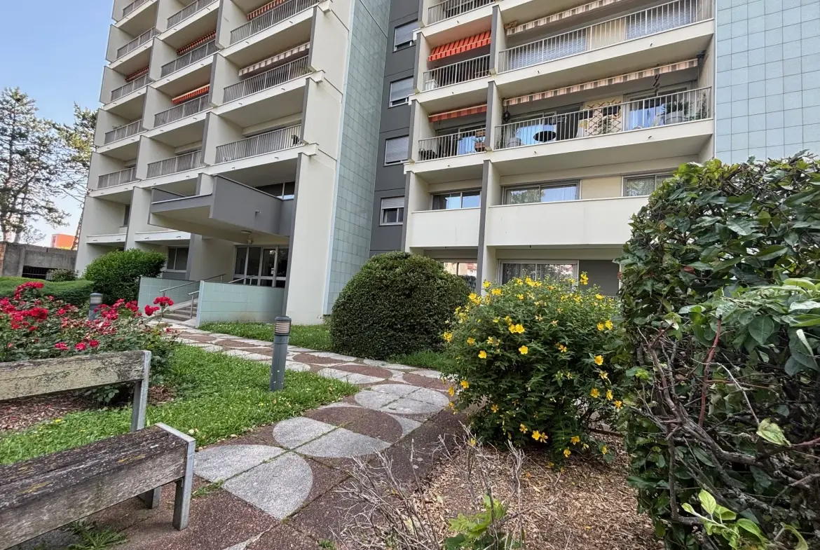 Appartement F5 lumineux avec 4 balcons à Saint-Étienne Bergson 