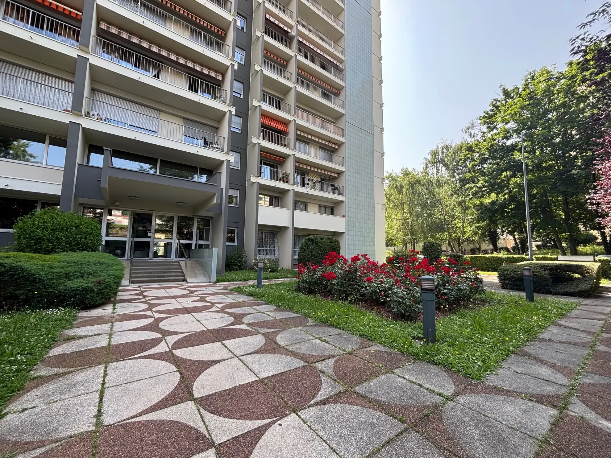 Appartement F5 lumineux avec 4 balcons à Saint-Étienne Bergson 