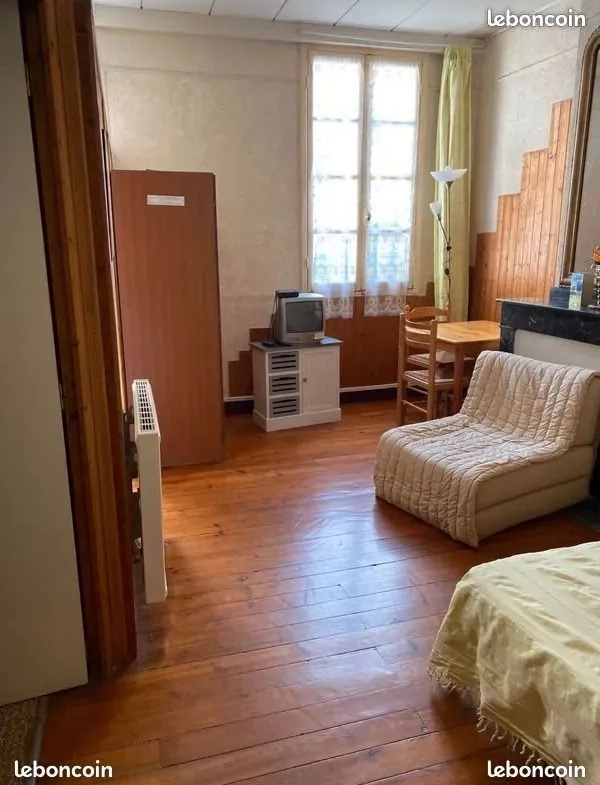 Grande maison de ville de 219m² à Bagneres de Bigorre avec potentiel de rénovation 