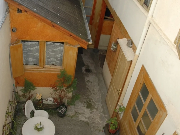 Grande maison de ville de 219m² à Bagneres de Bigorre avec potentiel de rénovation