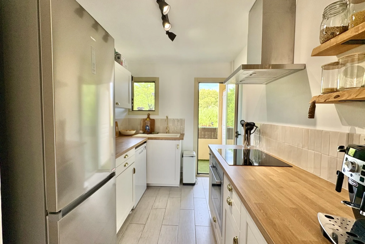 Charmant appartement T3 rénové avec terrasse et cave à Six-Fours-les-Plages 