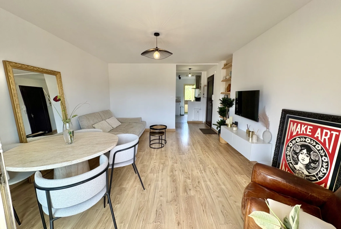 Charmant appartement T3 rénové avec terrasse et cave à Six-Fours-les-Plages 