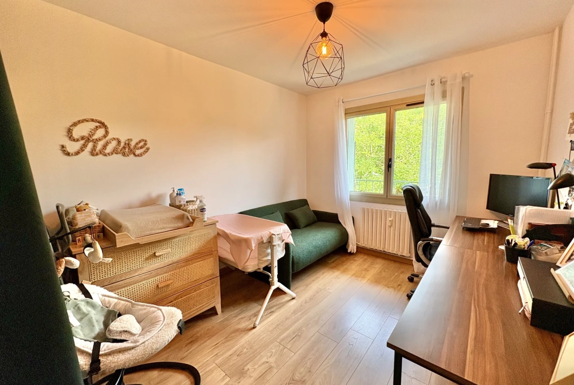 Charmant appartement T3 rénové avec terrasse et cave à Six-Fours-les-Plages 