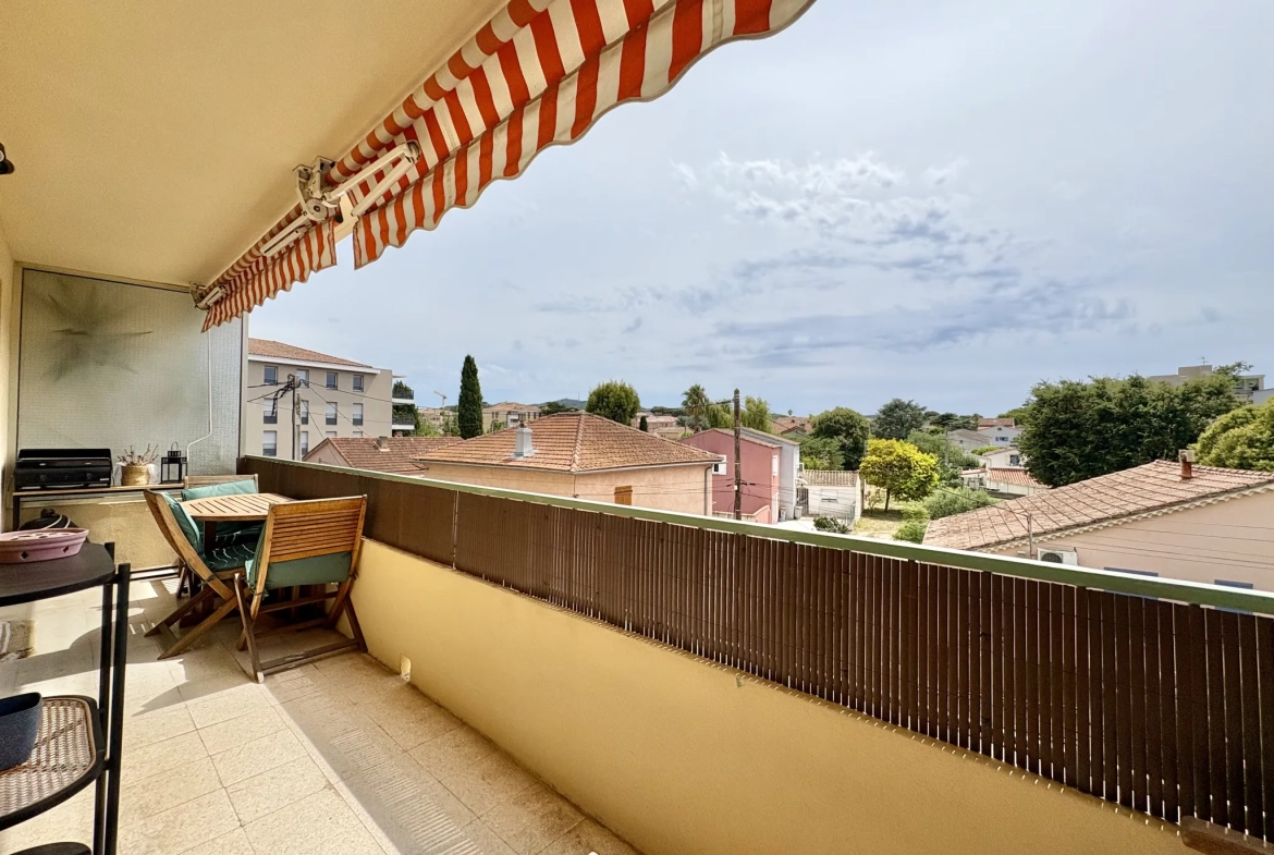 Charmant appartement T3 rénové avec terrasse et cave à Six-Fours-les-Plages 