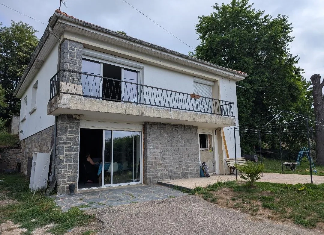 Maison familiale avec jardin de 1200 m² dans un environnement calme – 4 chambres 