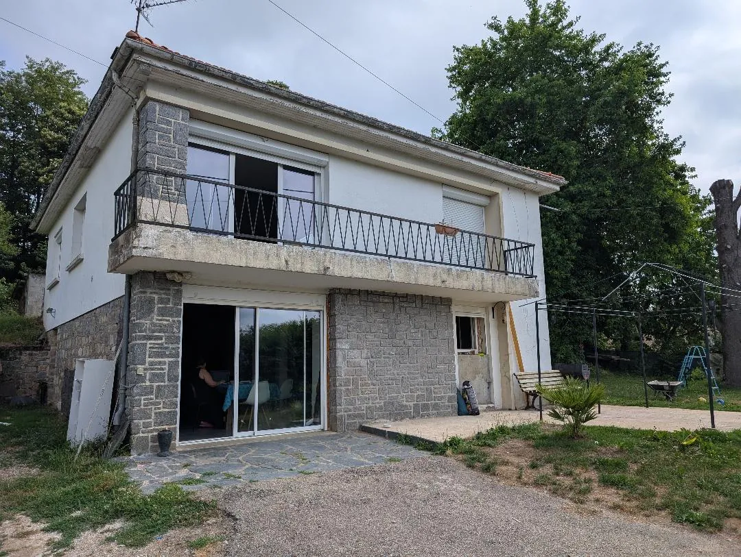 Maison familiale avec jardin de 1200 m² dans un environnement calme – 4 chambres 