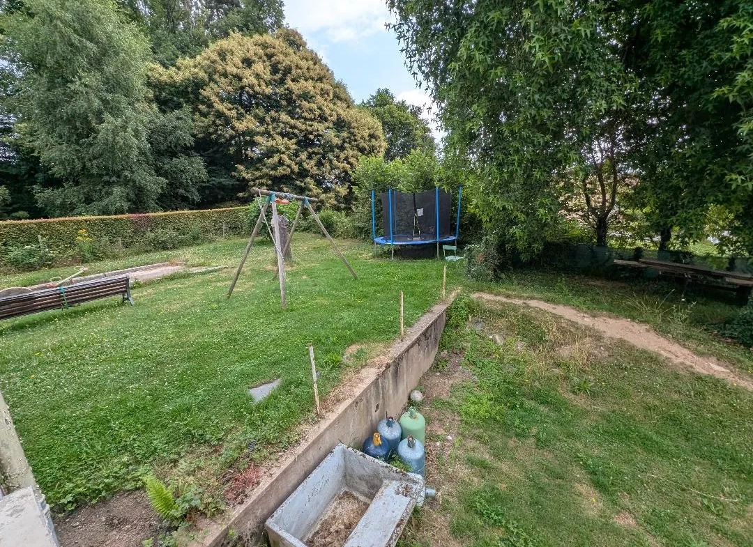 Maison familiale avec jardin de 1200 m² dans un environnement calme – 4 chambres 