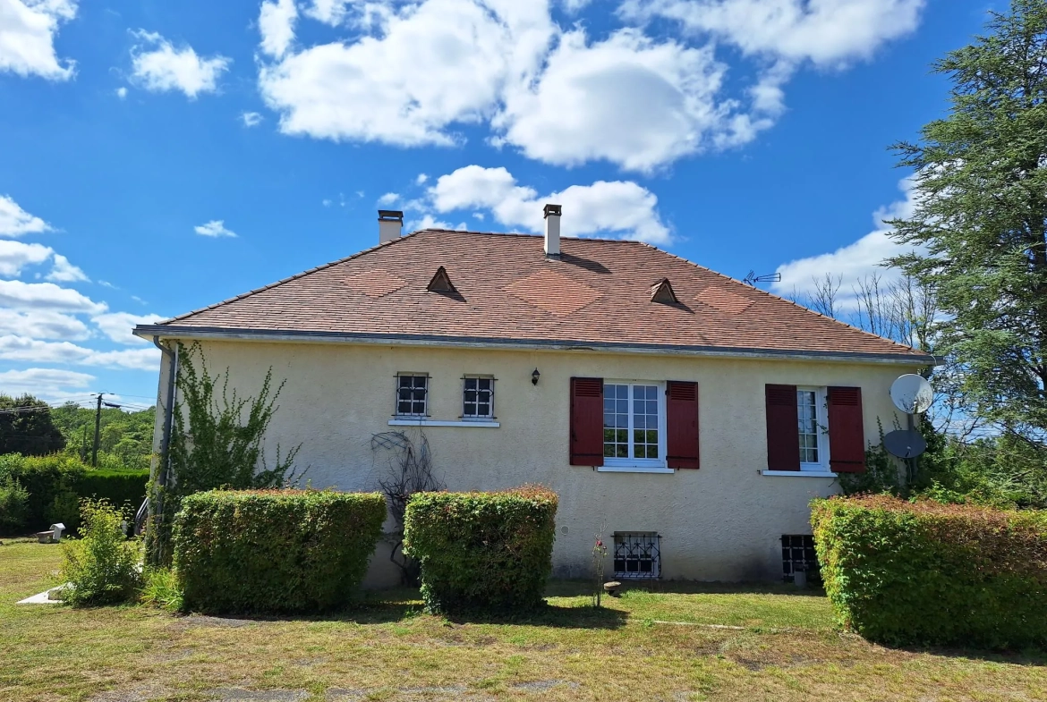 Belle maison familiale de 170 m² avec piscine et grand hangar à Bourdeilles 
