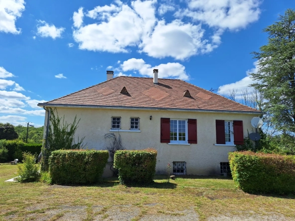 Belle maison familiale de 170 m² avec piscine et grand hangar à Bourdeilles