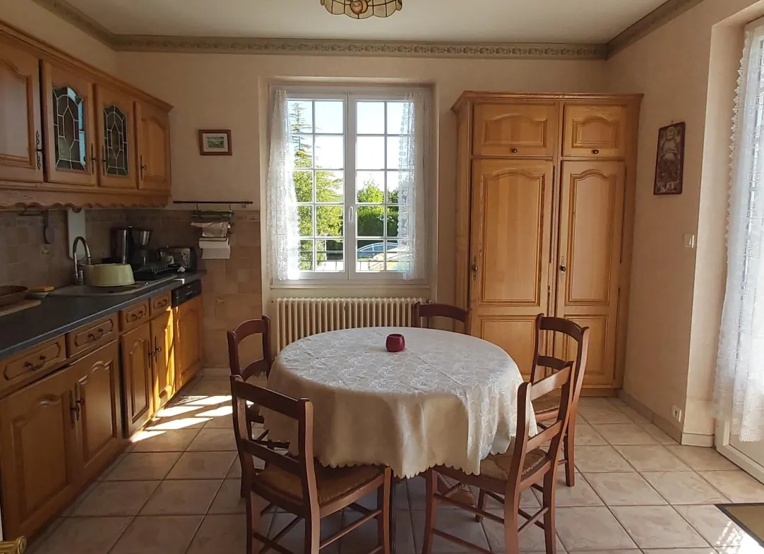 Belle maison familiale de 170 m² avec piscine et grand hangar à Bourdeilles 