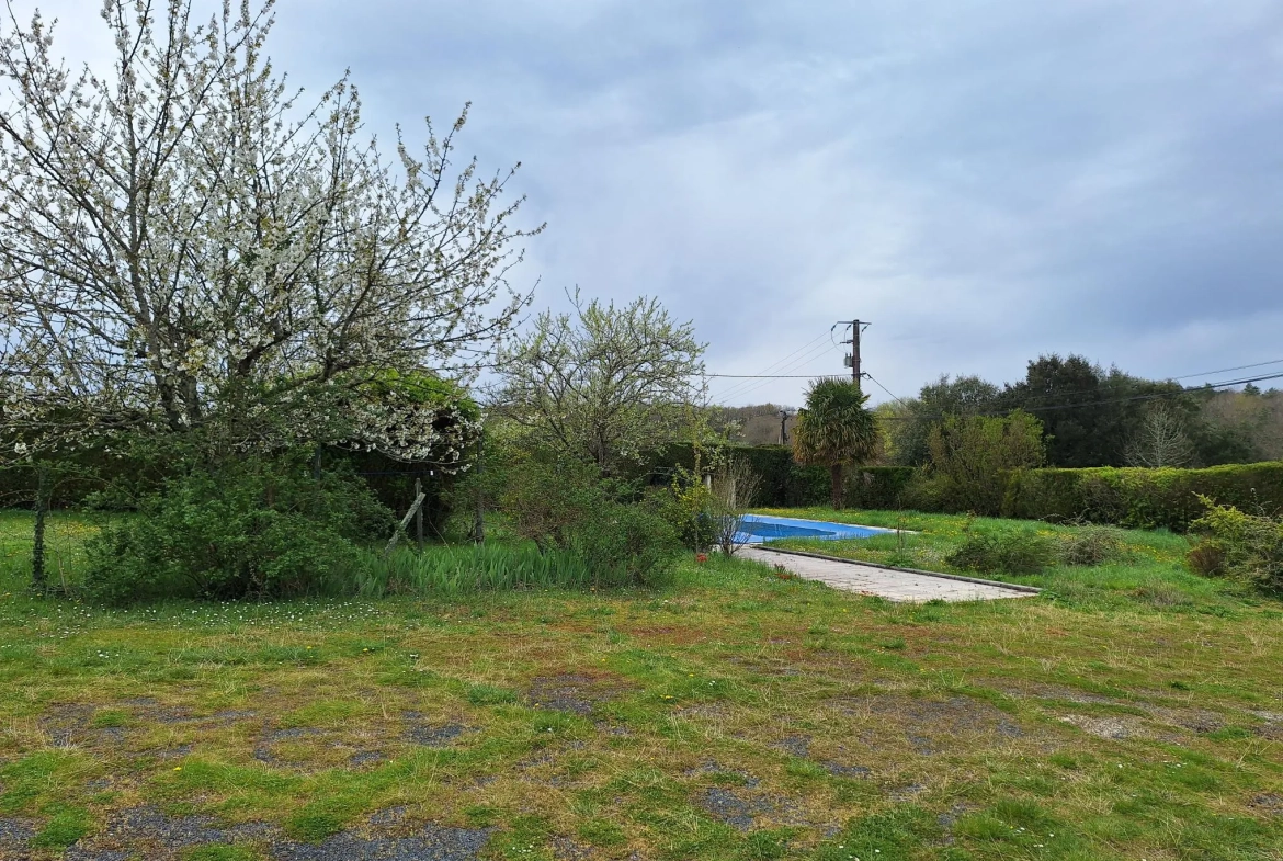 Belle maison familiale de 170 m² avec piscine et grand hangar à Bourdeilles 