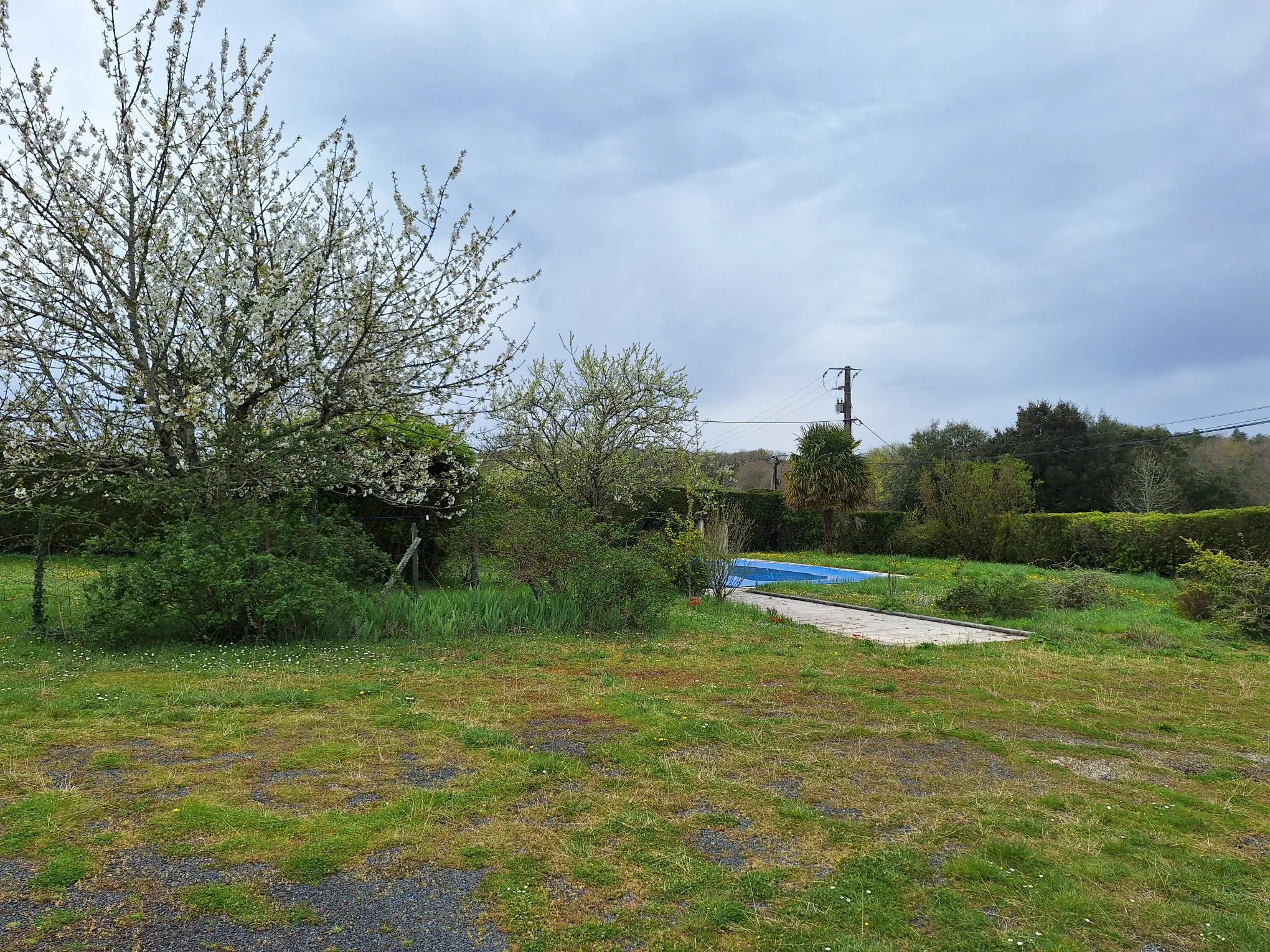 Belle maison familiale de 170 m² avec piscine et grand hangar à Bourdeilles 