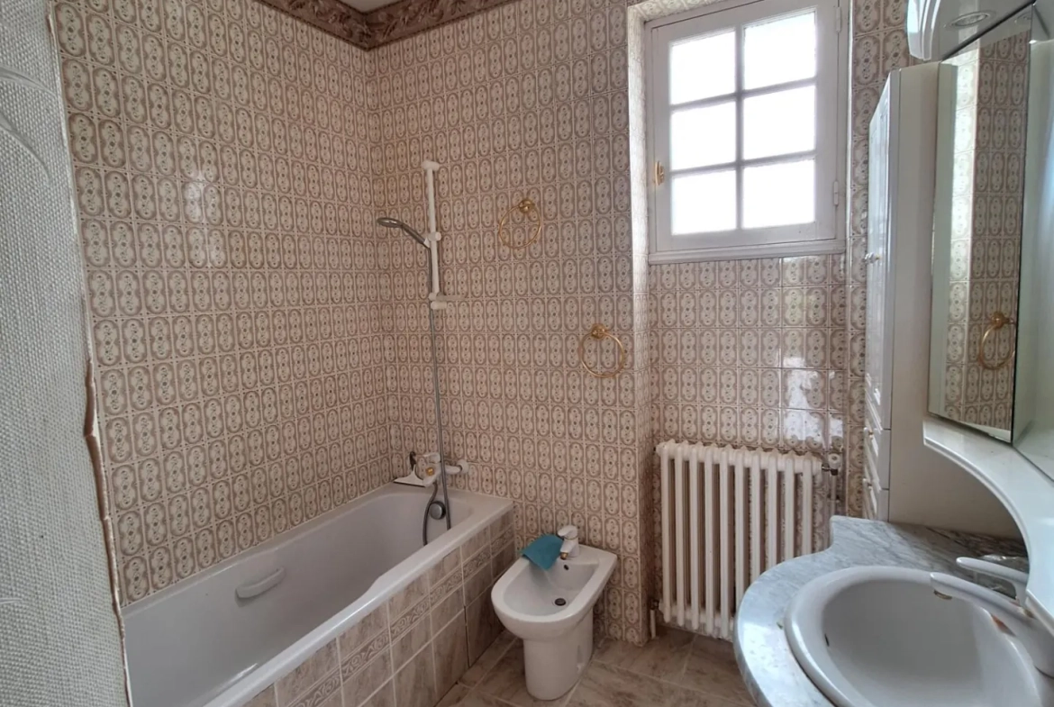Belle maison familiale de 170 m² avec piscine et grand hangar à Bourdeilles 