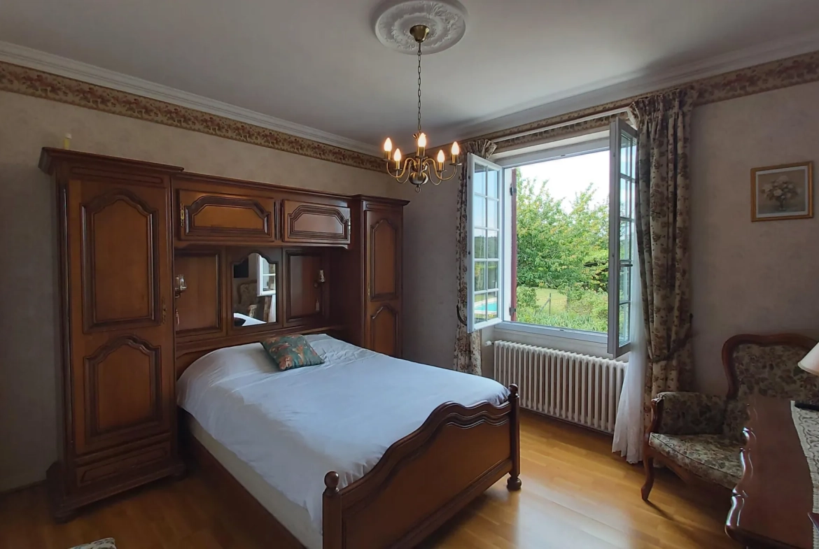 Belle maison familiale de 170 m² avec piscine et grand hangar à Bourdeilles 