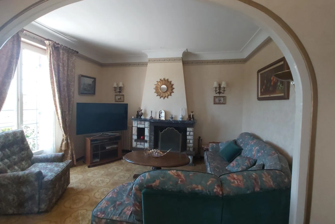Belle maison familiale de 170 m² avec piscine et grand hangar à Bourdeilles 