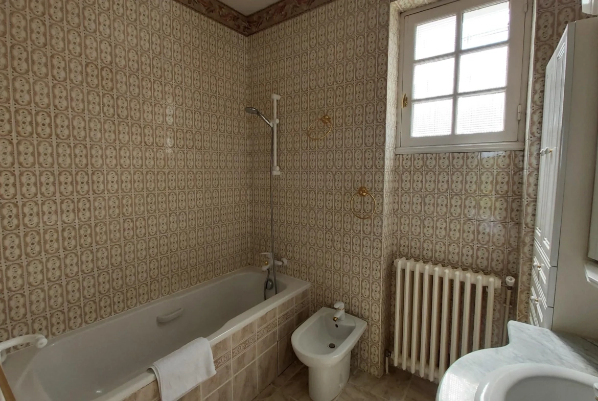 Belle maison familiale de 170 m² avec piscine et grand hangar à Bourdeilles 