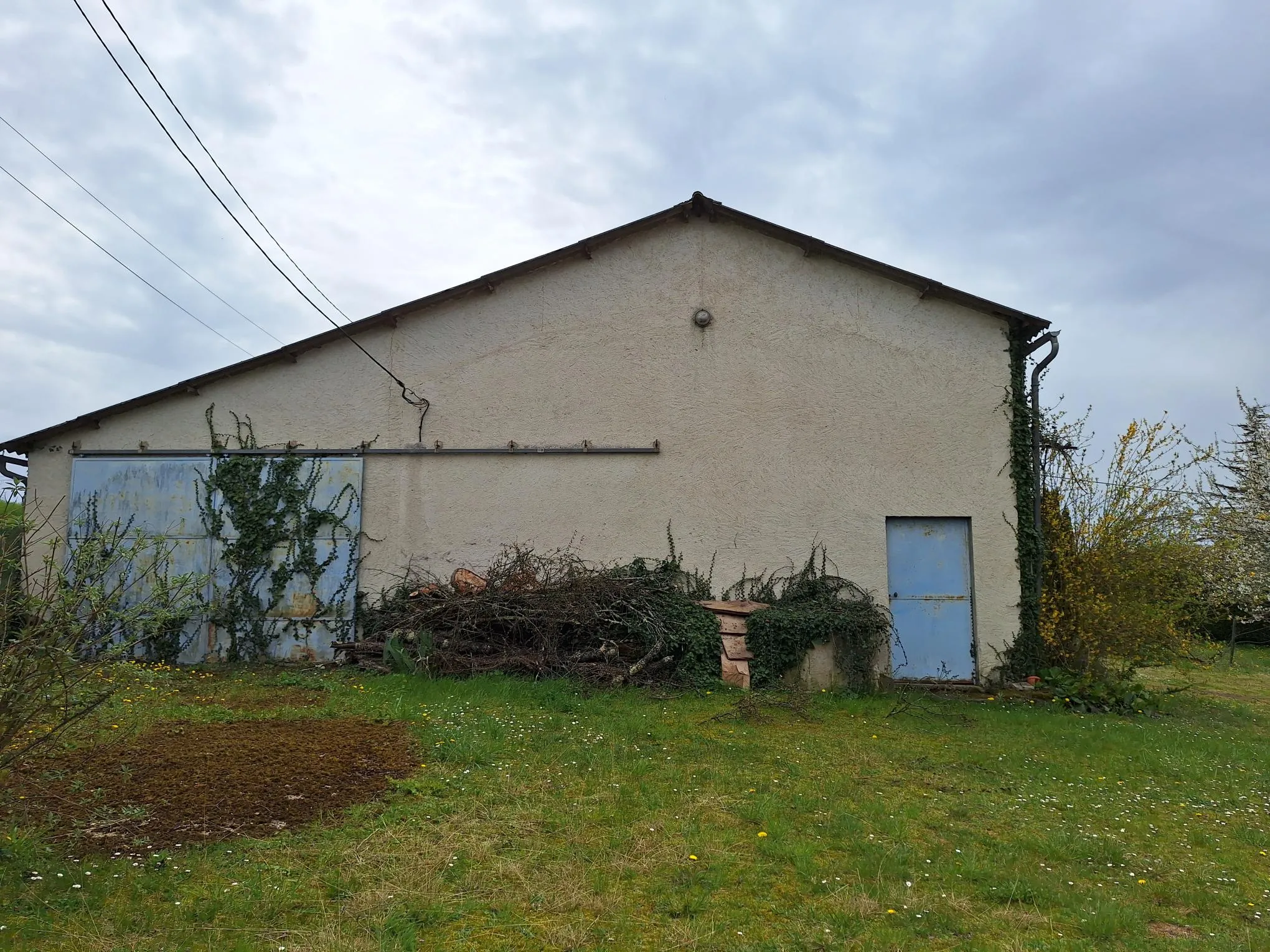 Belle maison familiale de 170 m² avec piscine et grand hangar à Bourdeilles 