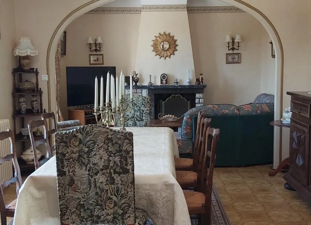Belle maison familiale de 170 m² avec piscine et grand hangar à Bourdeilles 