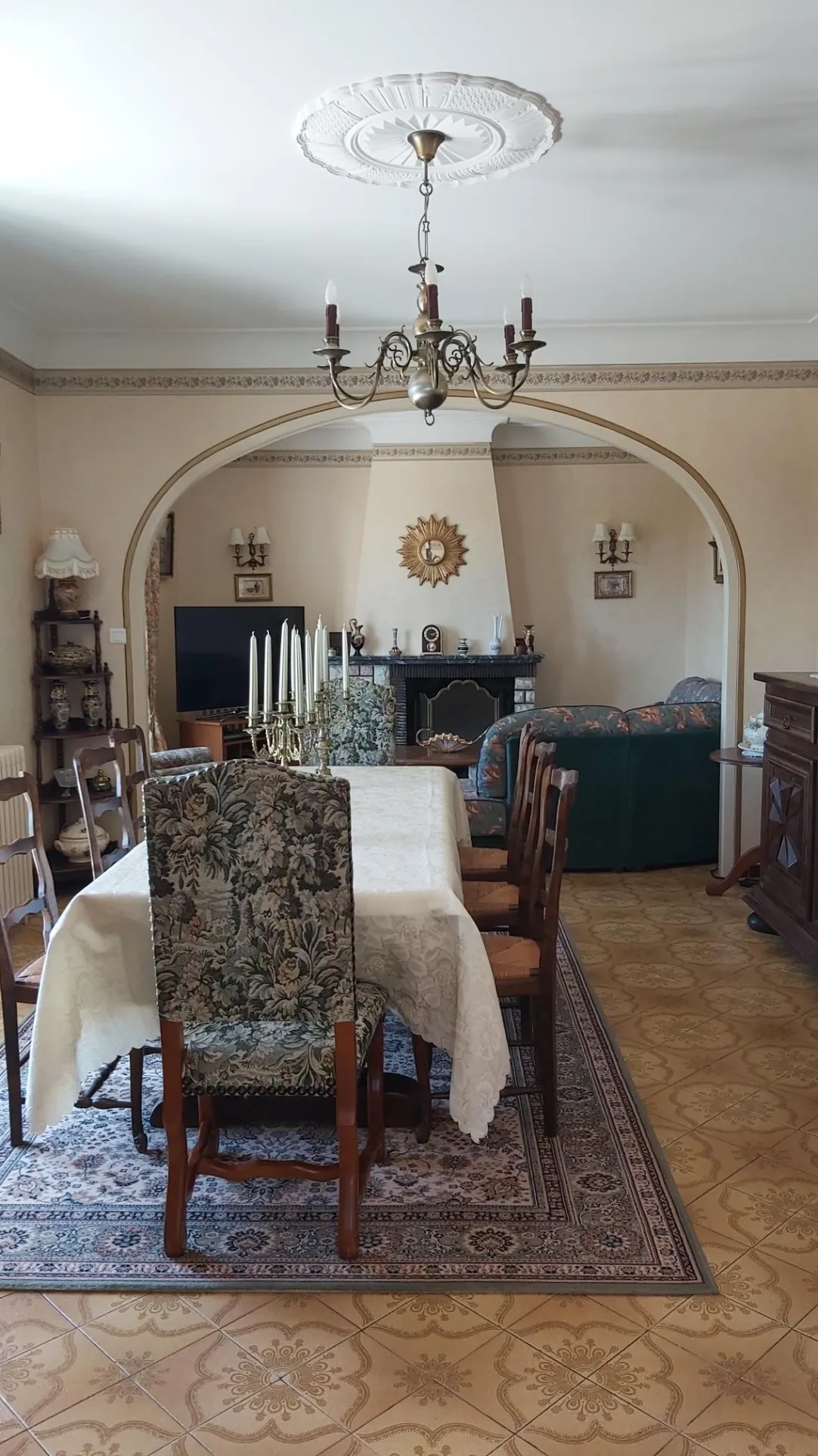 Belle maison familiale de 170 m² avec piscine et grand hangar à Bourdeilles 