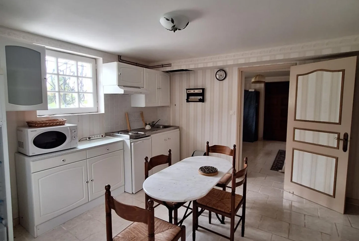 Belle maison familiale de 170 m² avec piscine et grand hangar à Bourdeilles 