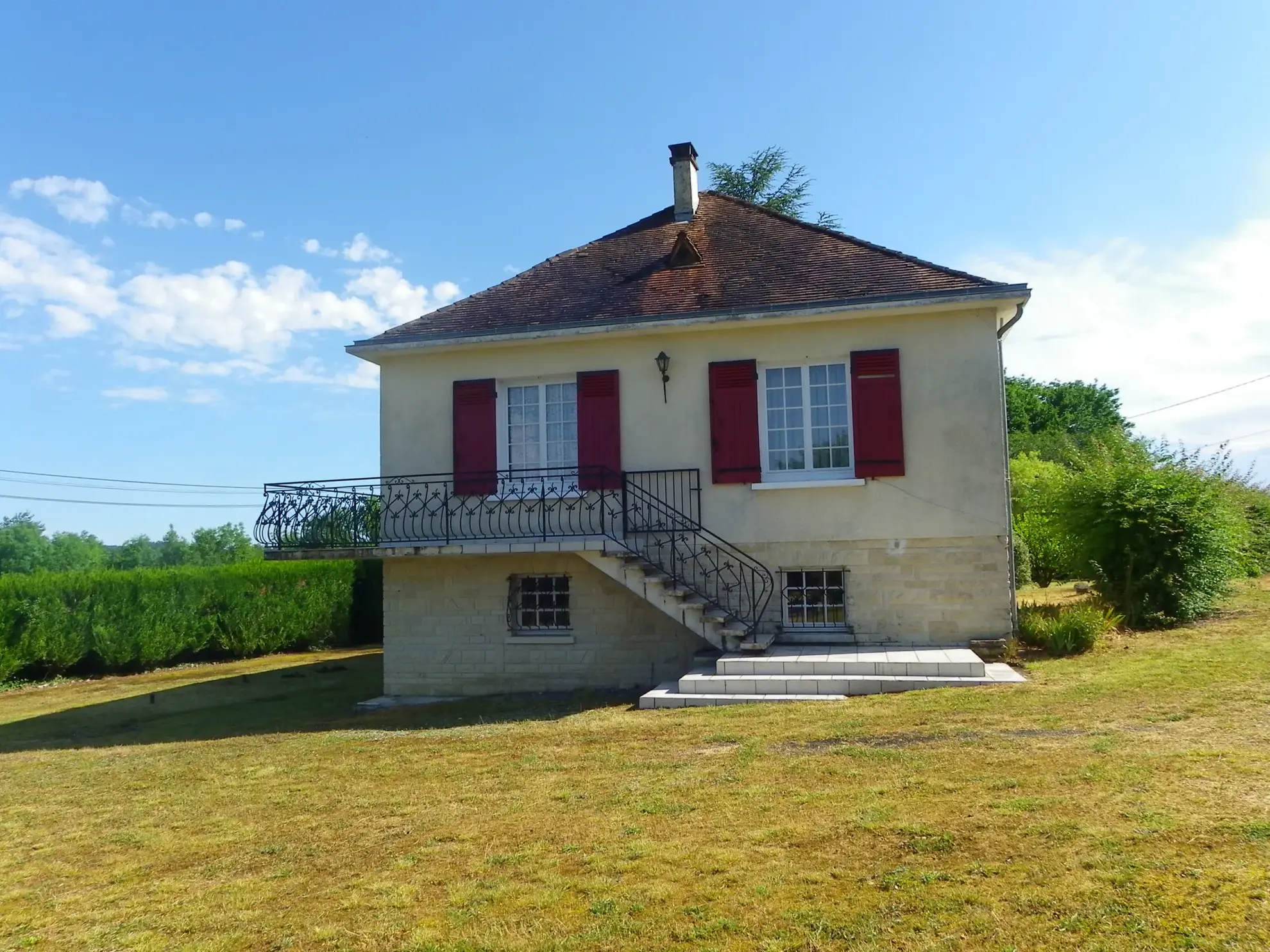 Belle maison familiale de 170 m² avec piscine et grand hangar à Bourdeilles 