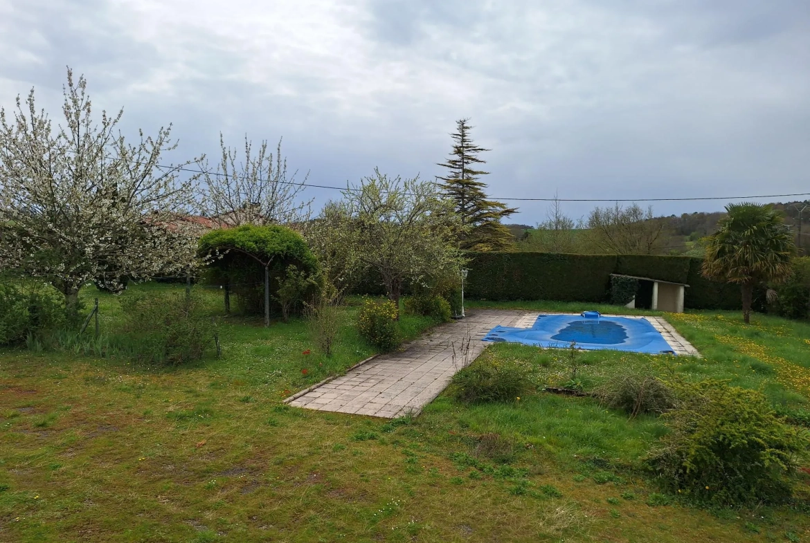 Belle maison familiale de 170 m² avec piscine et grand hangar à Bourdeilles 