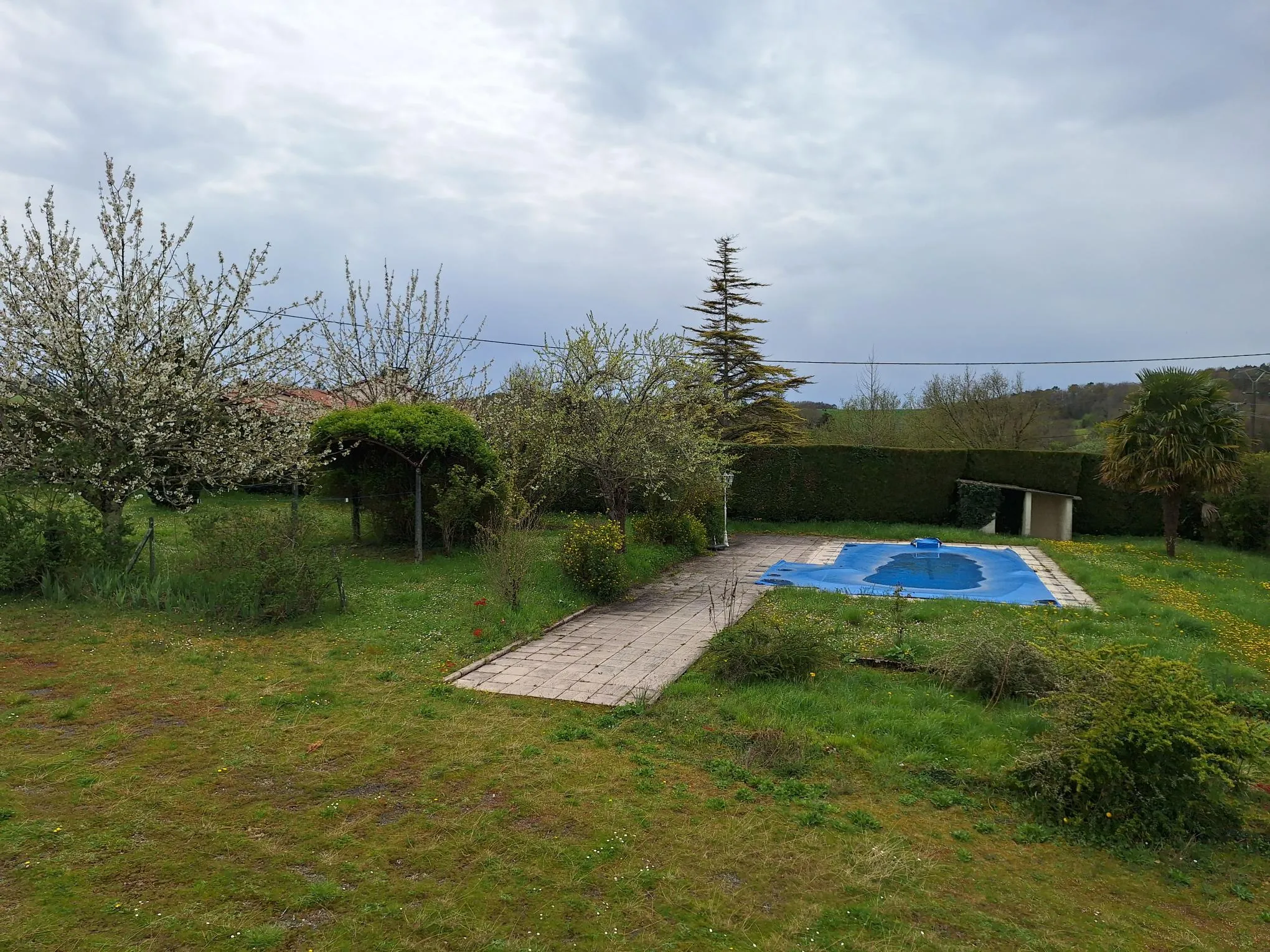 Belle maison familiale de 170 m² avec piscine et grand hangar à Bourdeilles 