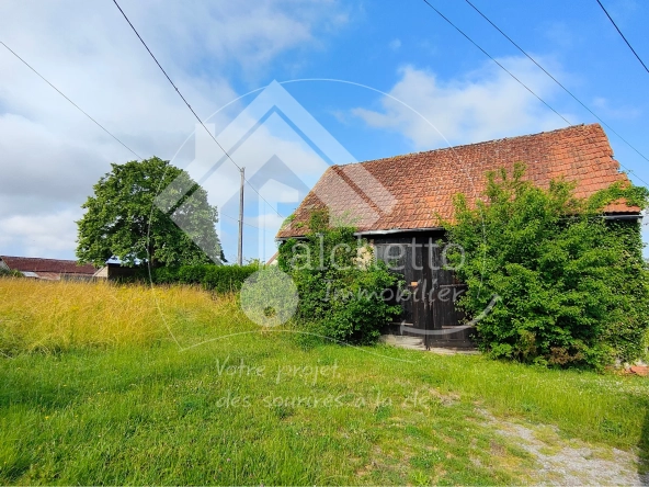 Grange à vendre avec terrain constructible à Saint Gérand-le-Puy