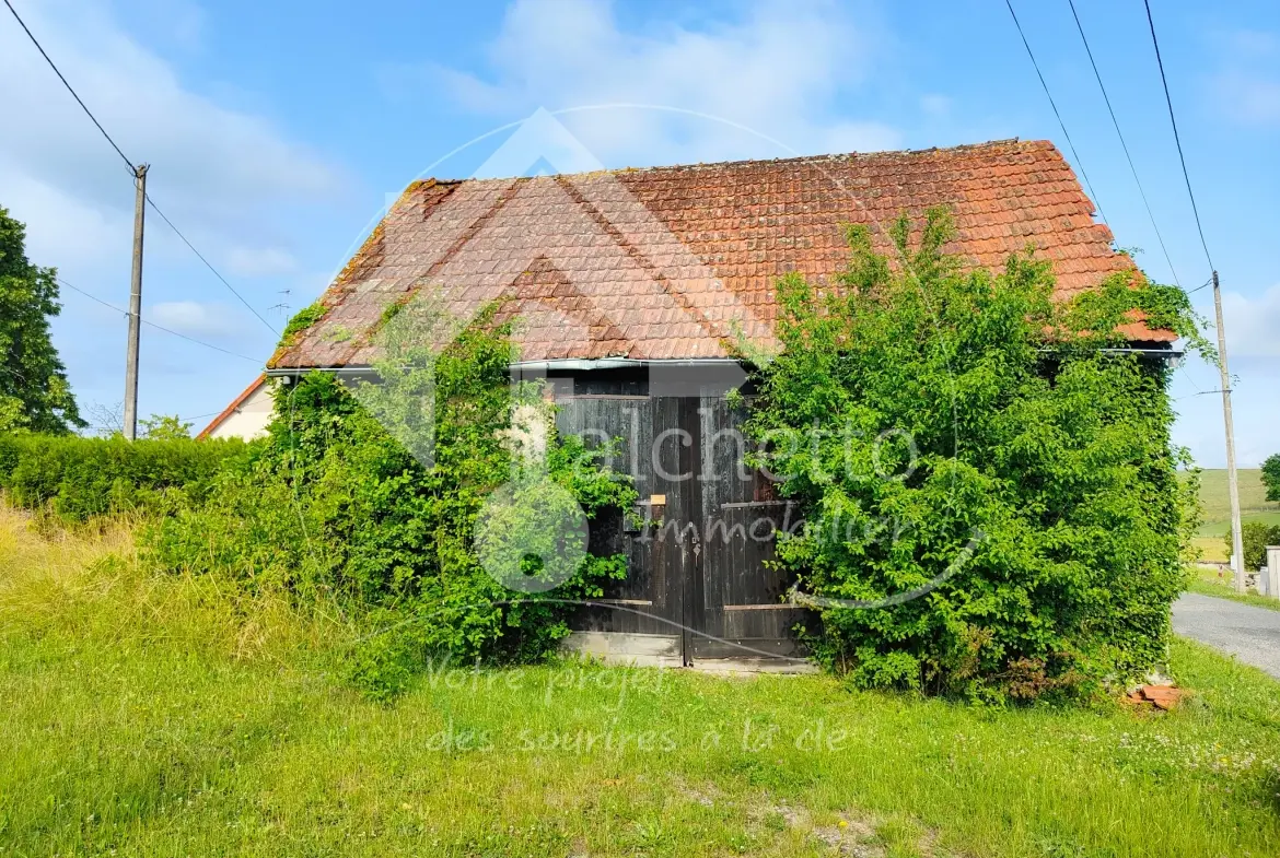 Grange à vendre avec terrain constructible à Saint Gérand-le-Puy 