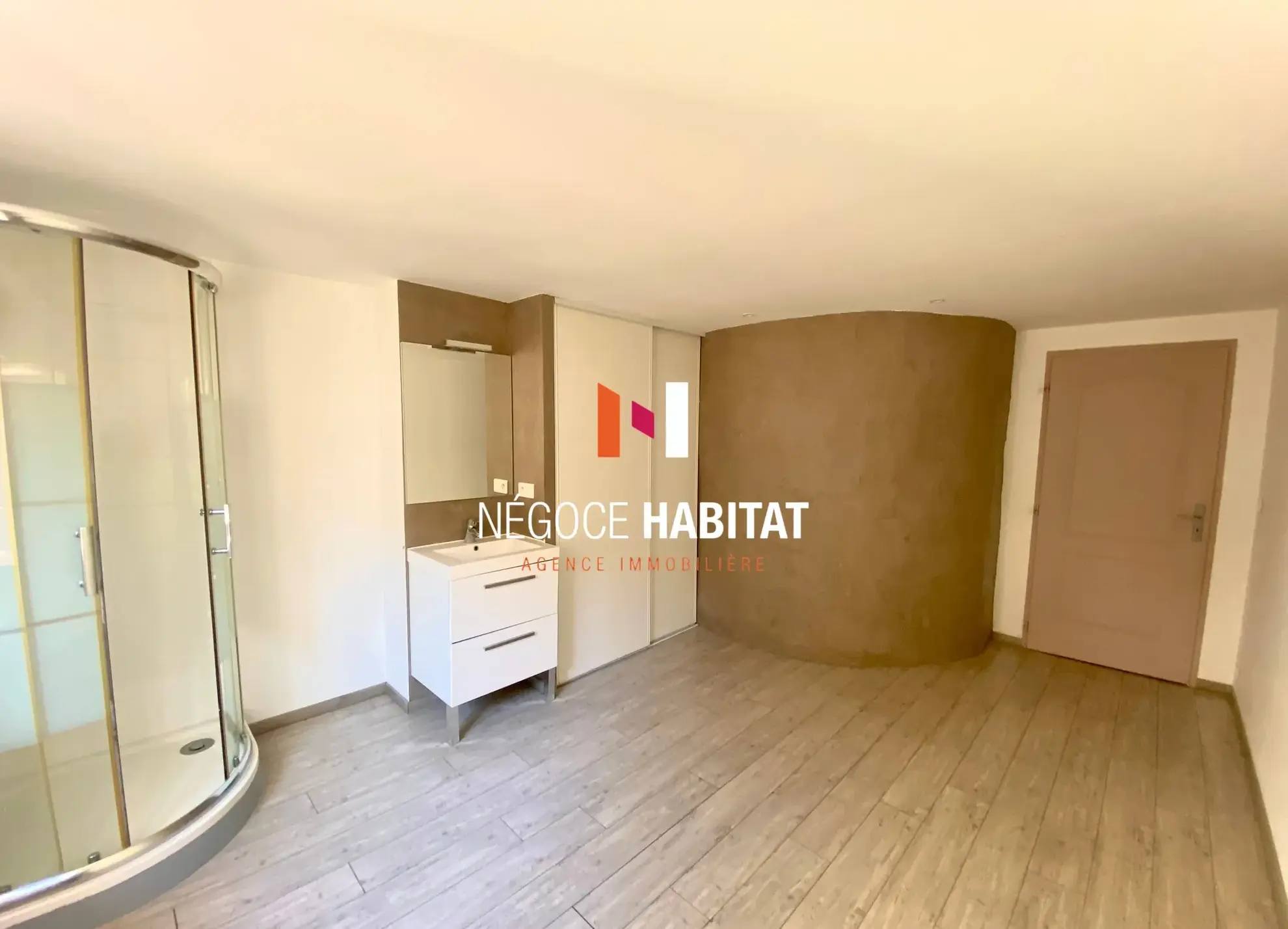 Appartement T3 rénové de 79 m² à Canet, proche centre-ville et commerces 
