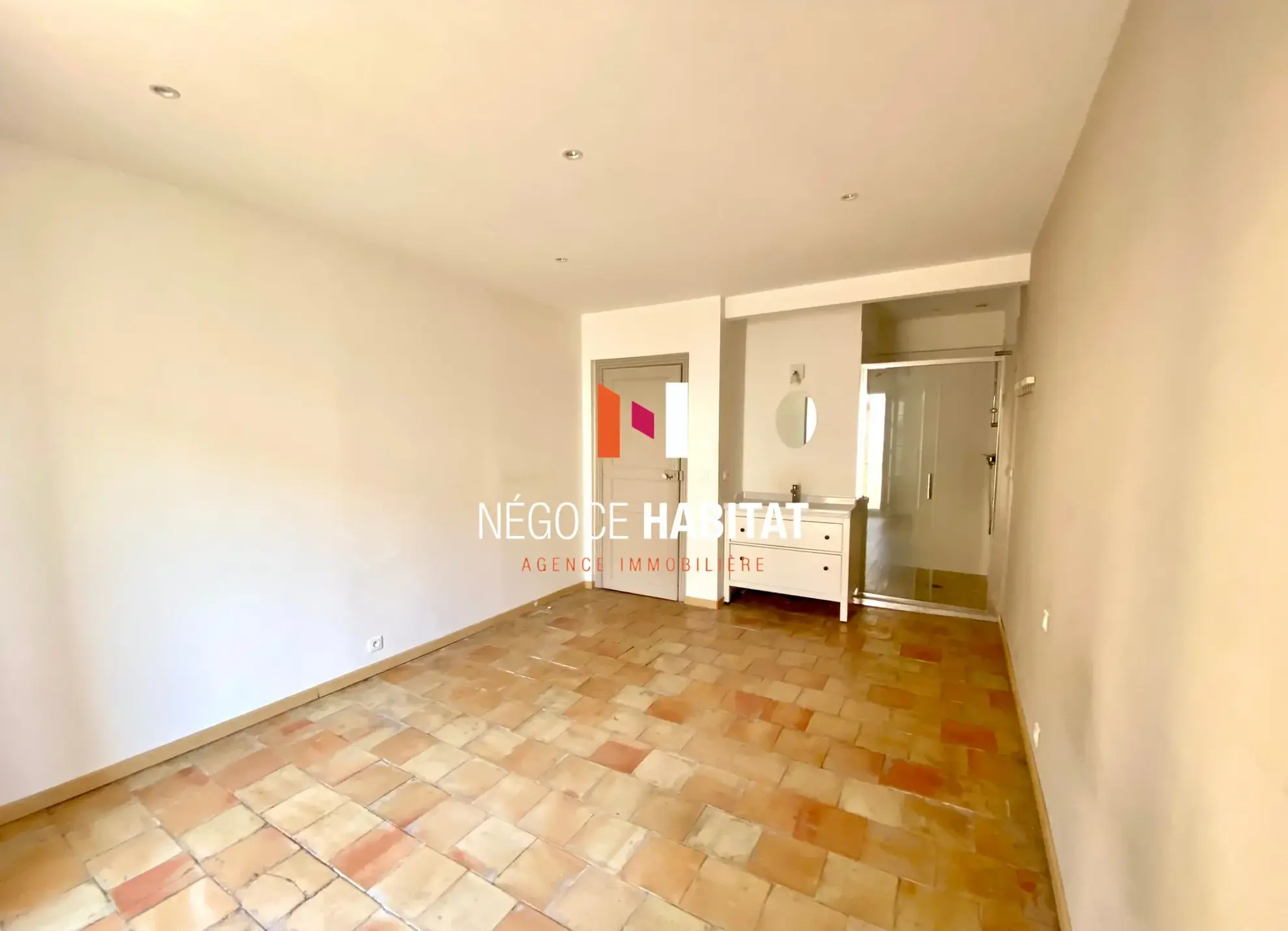 Appartement T3 rénové de 79 m² à Canet, proche centre-ville et commerces 