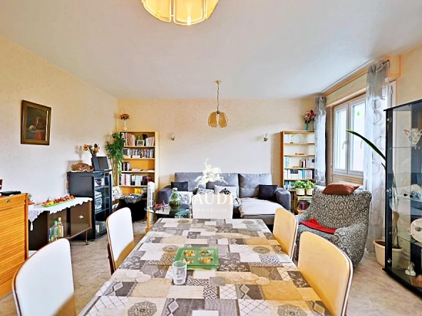 Appartement T6 à vendre à Beaumont avec parking et cave – Spacieux et à rafraîchir