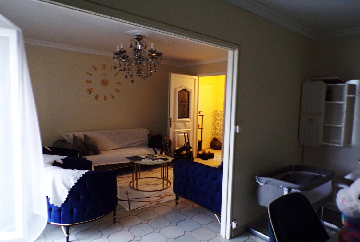 Appartement T5 rénové à Evreux, proche commodités et transport 