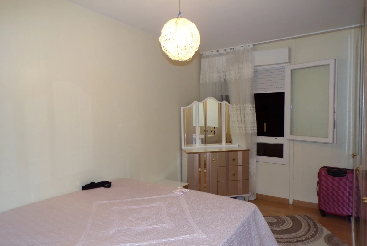 Appartement T5 rénové à Evreux, proche commodités et transport 
