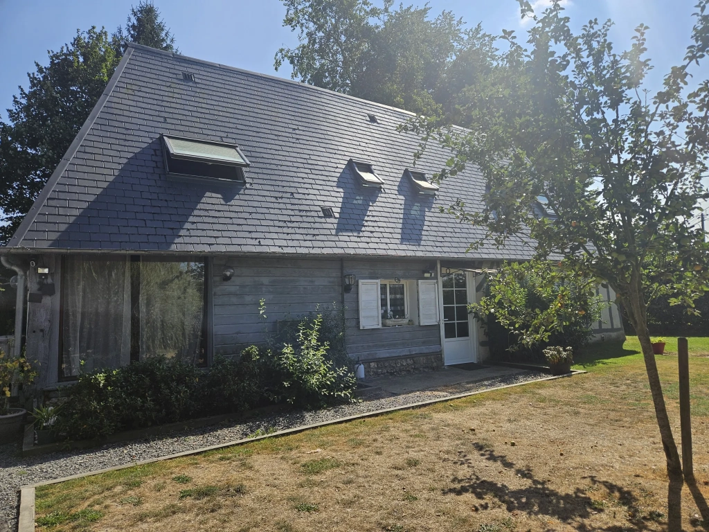 Maison normande rénovée avec jardin entre Cormeilles et Bernay