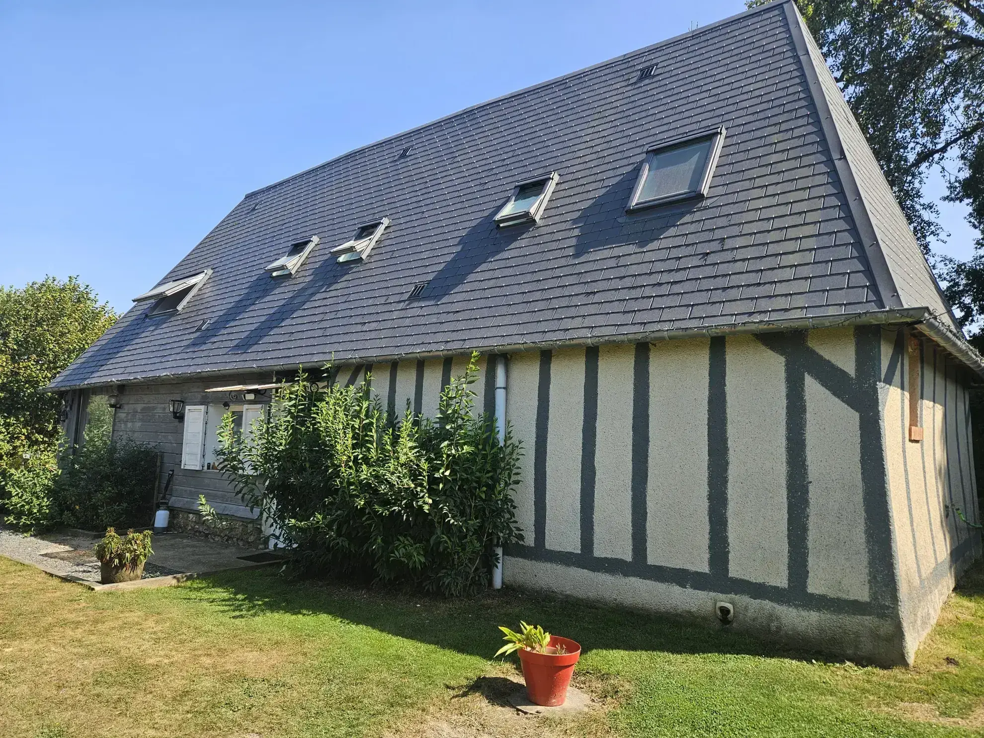 Maison normande rénovée avec jardin entre Cormeilles et Bernay 