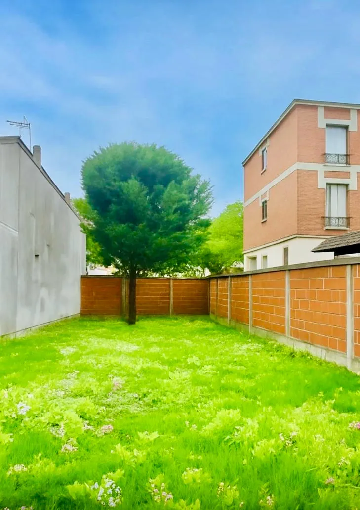 Terrain constructible à Saint-Cloud de 140 m² avec permis en 2025 