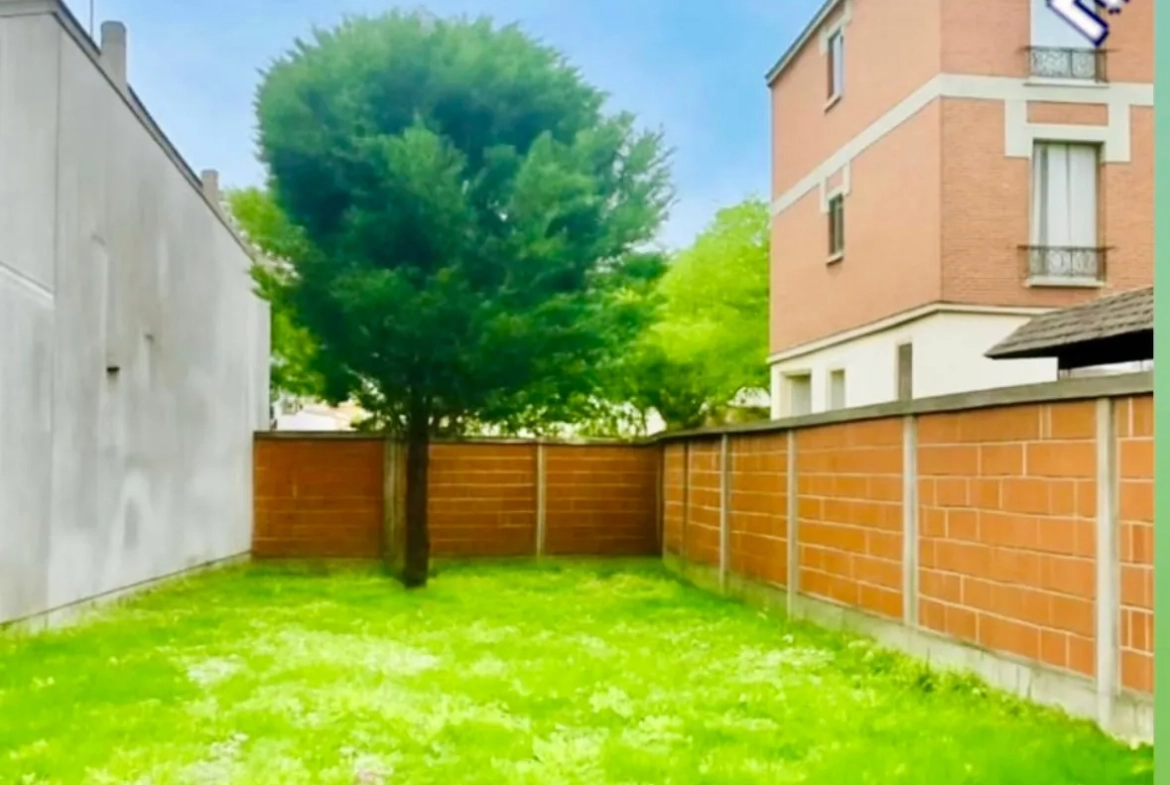 Terrain constructible à Saint-Cloud de 140 m² avec permis en 2025 
