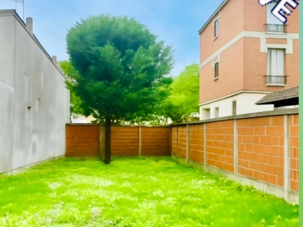 Terrain constructible à Saint-Cloud de 140 m² avec permis en 2025
