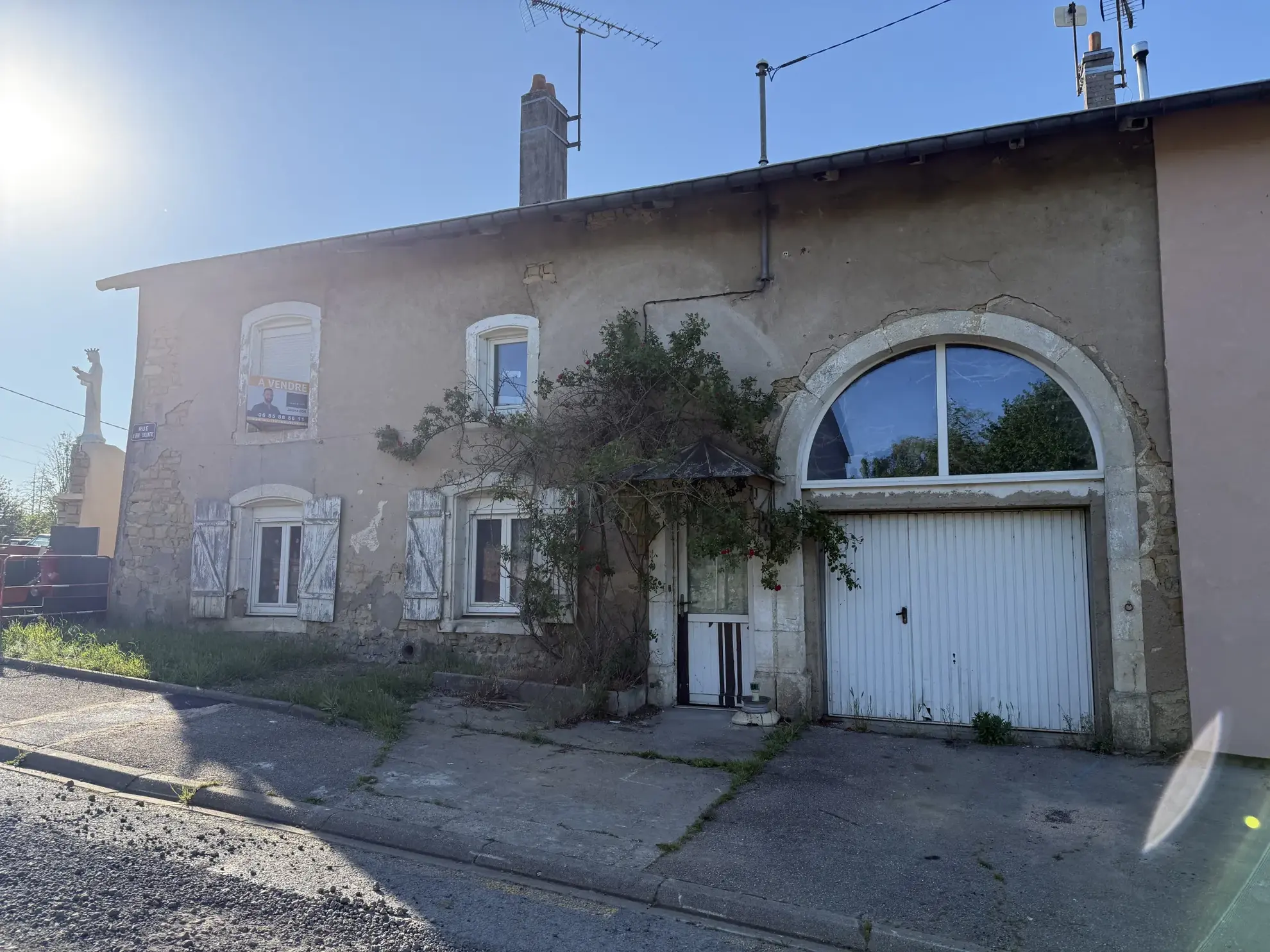 Maison mitoyenne à rénover à Thimonville, terrain de 230 m2, secteur calme 