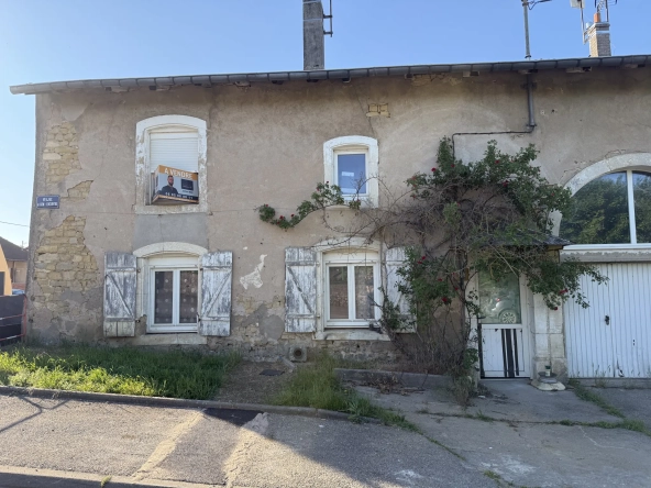 Maison mitoyenne à rénover à Thimonville, terrain de 230 m2, secteur calme