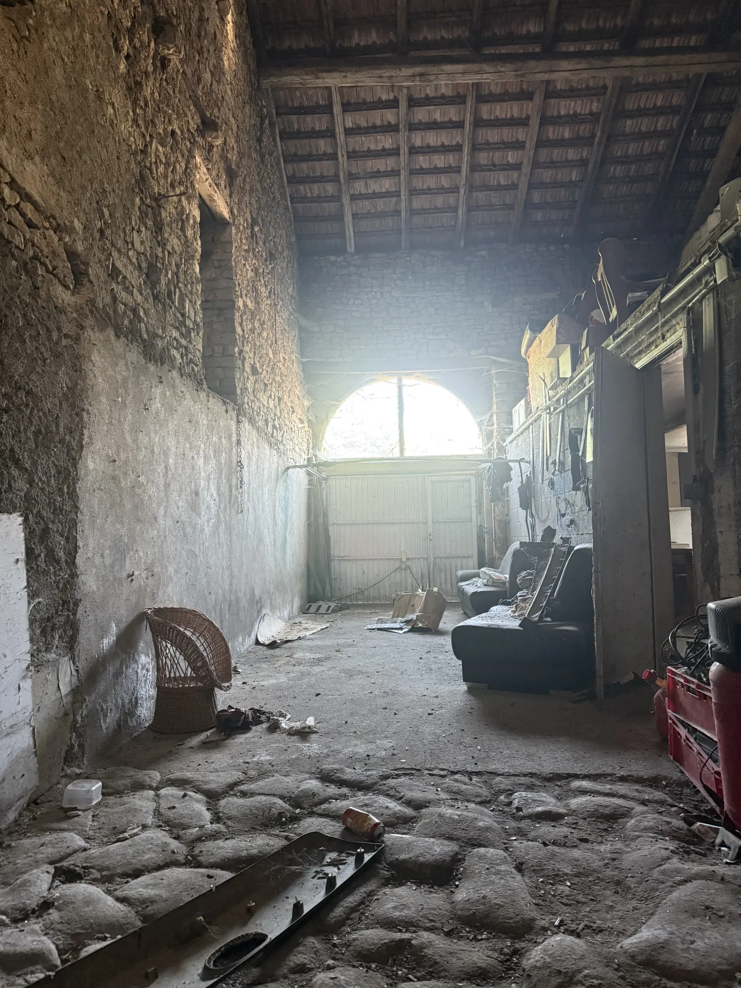 Maison mitoyenne à rénover à Thimonville, terrain de 230 m2, secteur calme 