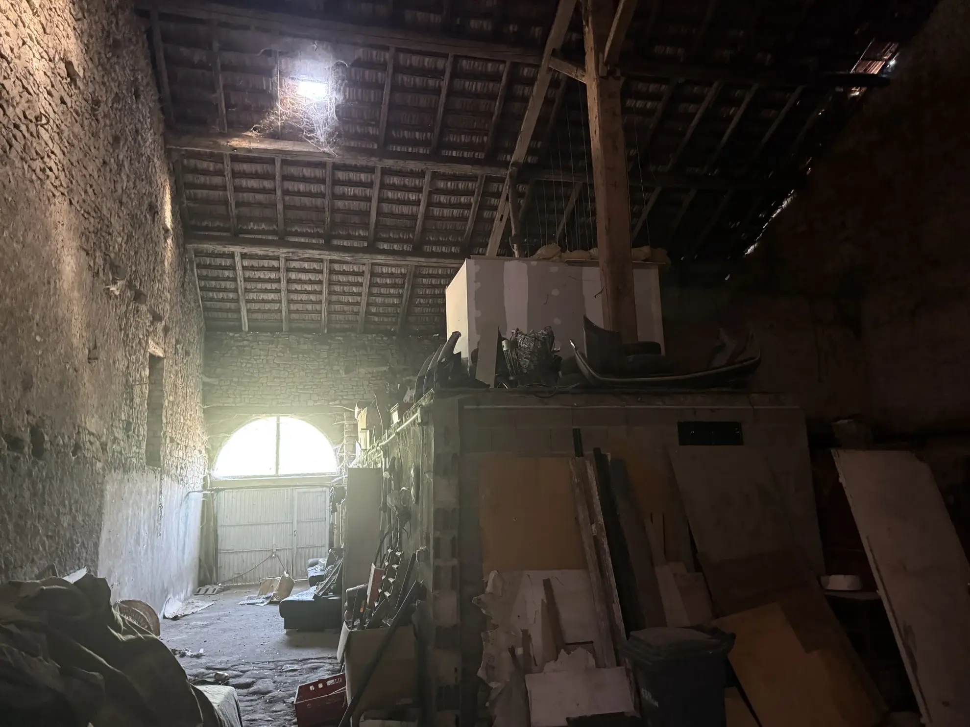 Maison mitoyenne à rénover à Thimonville, terrain de 230 m2, secteur calme 