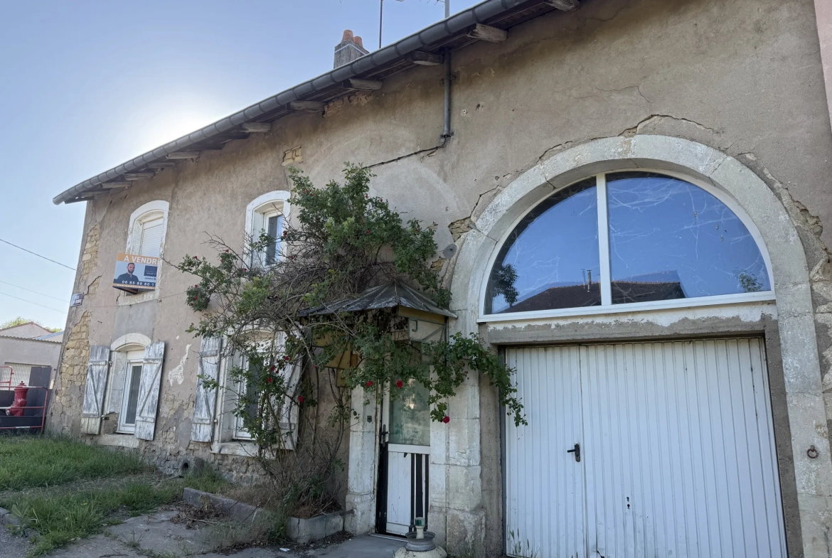 Maison mitoyenne à rénover à Thimonville, terrain de 230 m2, secteur calme 